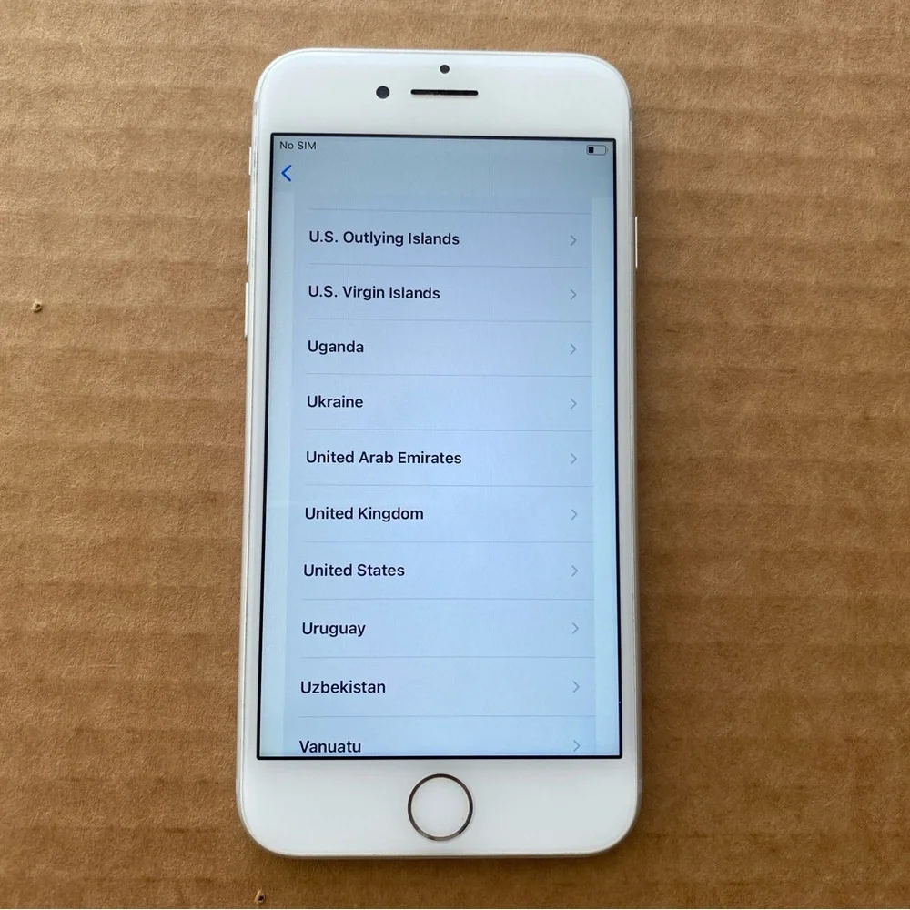 Apple iPhone 7 White 128GB with Transparent Phone Cover, UNLOCKED